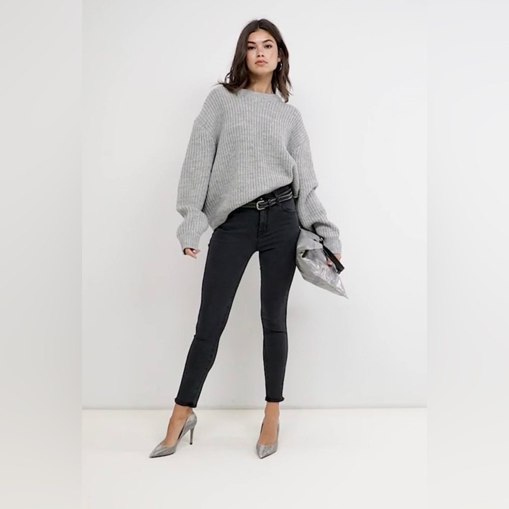 J Brand High Rise Alana Jeans. Color: Vanity. Size: 28